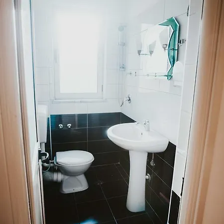 Vivian 4* Velipojë
