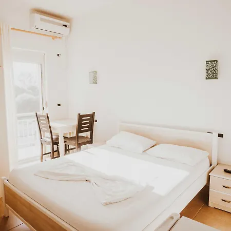 Vivian 4* Velipojë